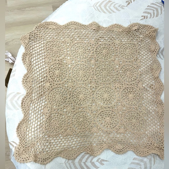 Elegant Cream Crochet Square Tablecloth - Picture 2 of 4
